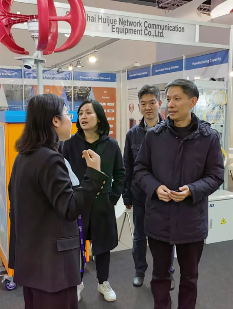 في معرض MWC برشلونة، قادة وزارة الصناعة وتكنولوجيا المعلومات