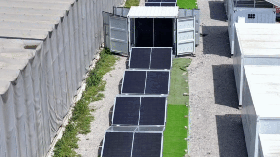 مستودع قابل للطي لتوليد الطاقة وتخزينها