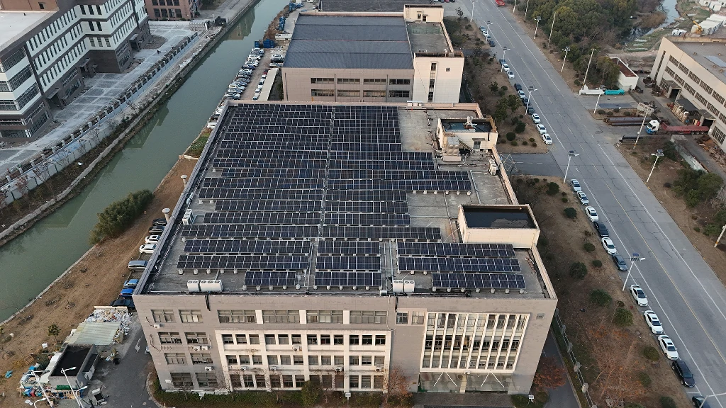 مشروع السقف الكهروضوئي بقدرة 302.5 كيلوواط ذروة في شنغهاي